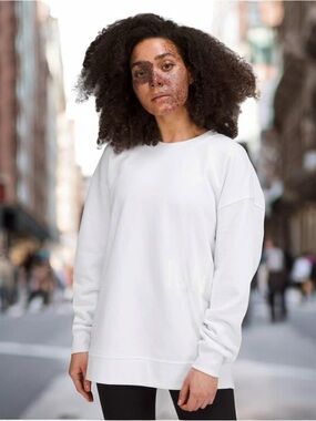 Lululemon Perfectly Oversized Crew Graphic in White Sz 10